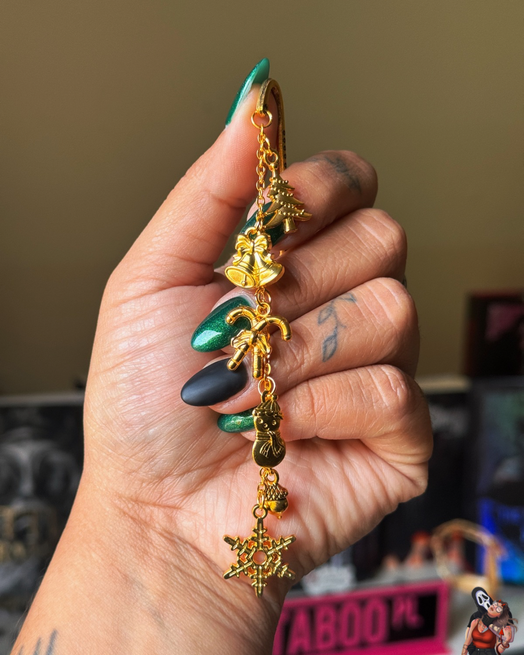 Golden Holiday Bookmark // Bookish Collection