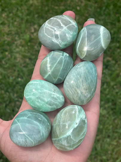 High Quality Green Moonstone Palm Stones Garnierite