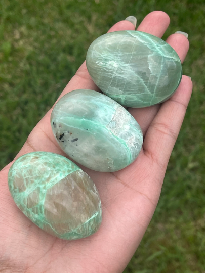 High Quality Green Moonstone Palm Stones Garnierite