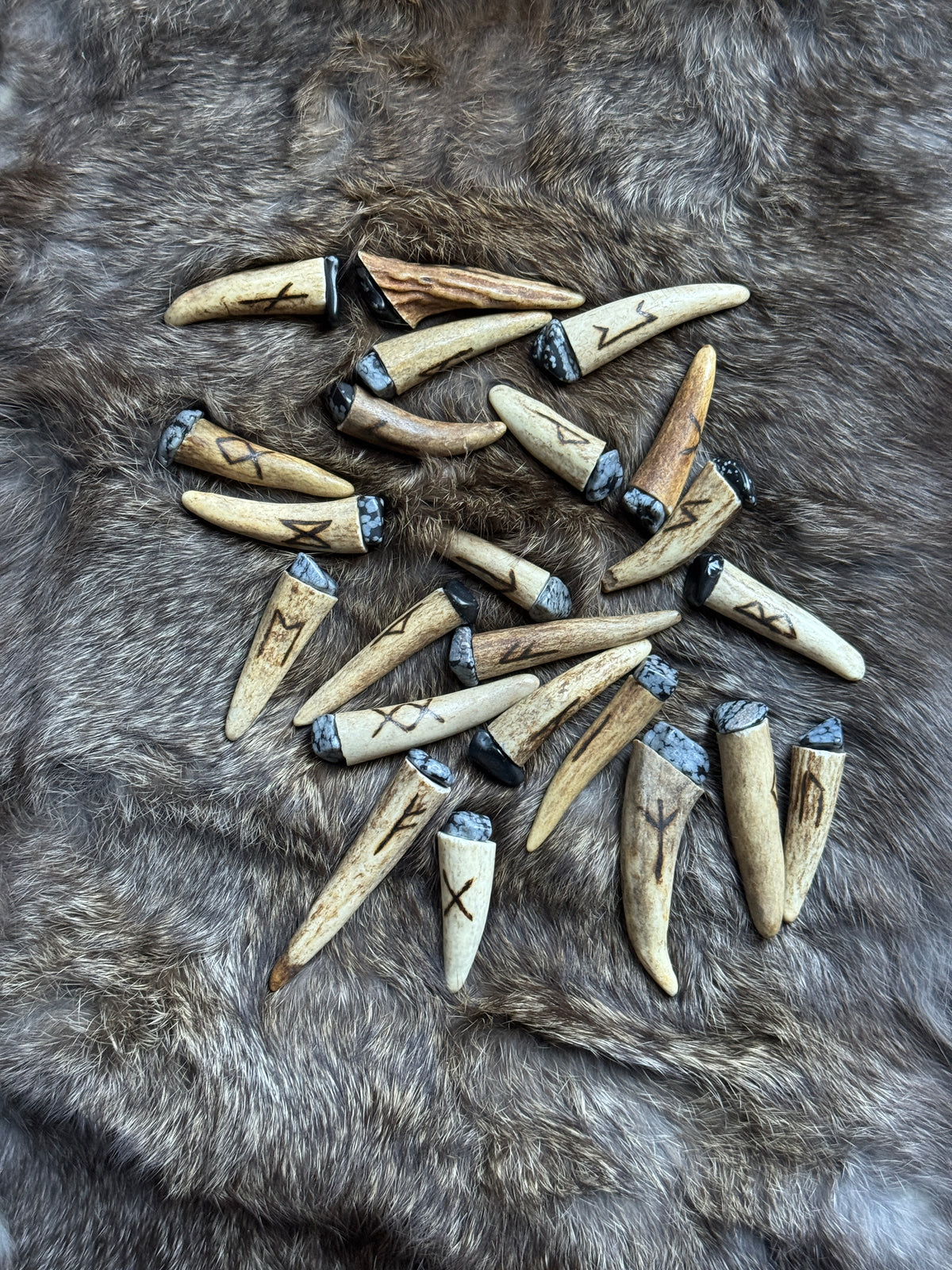 Snowflake Obsidian Rabbit Fur Elder Futhark Rune Set