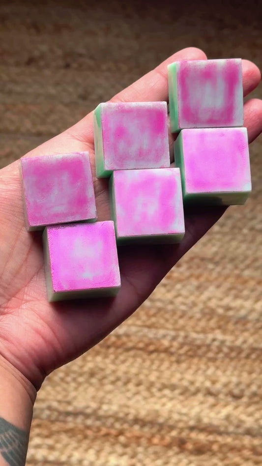 Mrs. Grinch Wax Melts // Bookish Collection