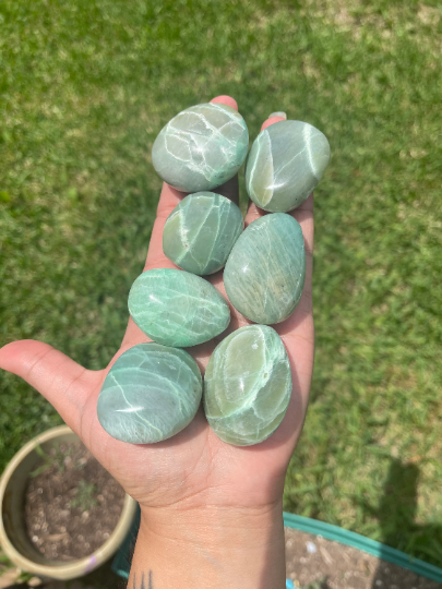 High Quality Green Moonstone Palm Stones Garnierite